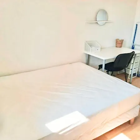 Privee Dans Partage - - Proche Tram C - Wifi - Ref P1