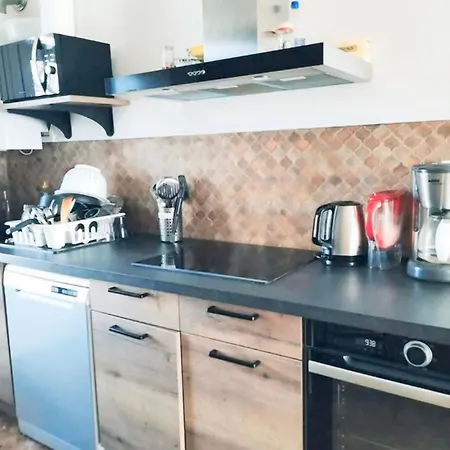Privee Dans Partage - - Proche Tram C - Wifi - Ref P1 منزل للإقامة *