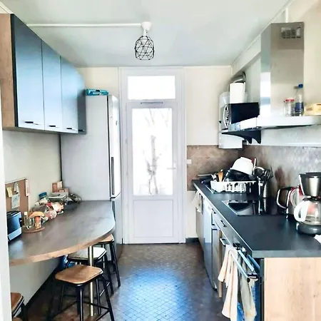 Privee Dans Partage - - Proche Tram C - Wifi - Ref P1 منزل للإقامة *