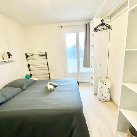 Privee Dans Partage - - Proche Tram C - Wifi - Ref P1 *