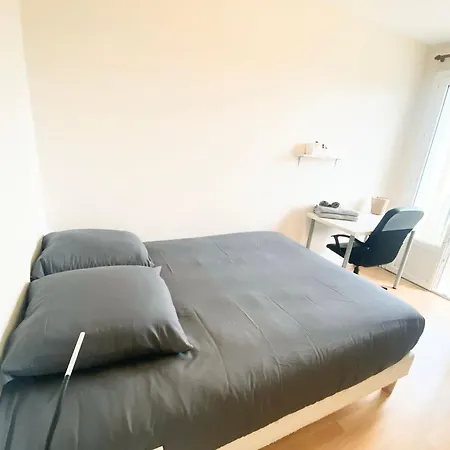 Privee Dans Partage - - Proche Tram C - Wifi - Ref P1 منزل للإقامة *